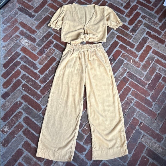 Abercrombie and Fitch Linen Blend Tie Crop Top and Wide Leg Pant Set - Picture 2 of 4